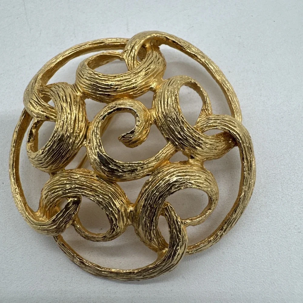 Vintage Sarah Coventry Gold Tone Swirl Brooch 2
